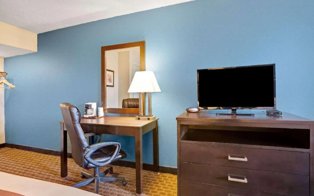 photo 2 of Super 8 by Wyndham Newark DE