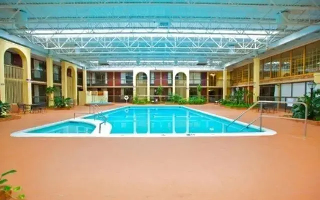 photo 5 of Super 8 Newport