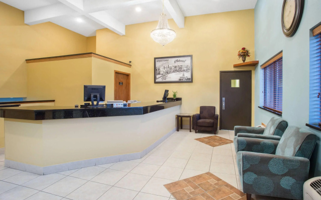 photo 2 of Super 8 by Wyndham Normal Bloomington