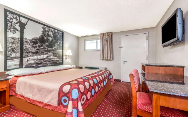 photo 5 of Super 8 by Wyndham North Bergen NJ/NYC Area