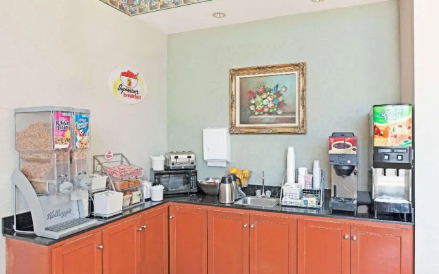 photo 5 of Super 8 By Wyndham North Hollywood