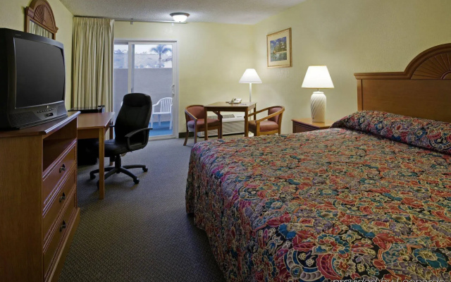 photo 3 of Super 8 by Wyndham Oceanside Marty's Valley Inn