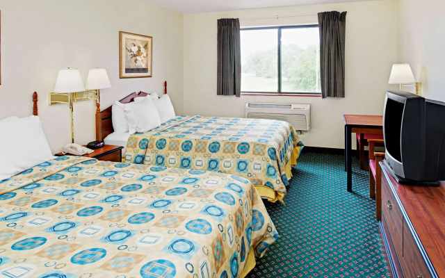 photo 4 of Super 8 by Wyndham Omaha Eppley Airport/Carter Lake