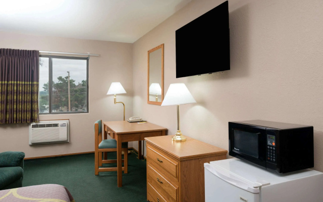 photo 5 of Super 8 by Wyndham Omaha NE