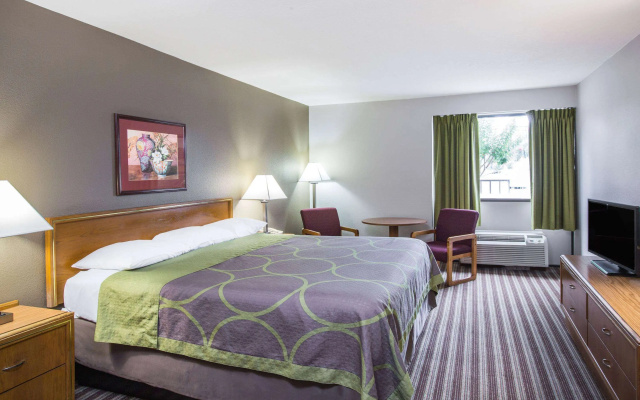 photo 3 of Super 8 by Wyndham Oxford (Mississippi)