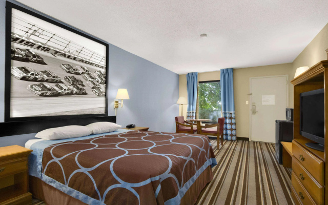 photo 4 of Super 8 by Wyndham Oxford (Alabama)