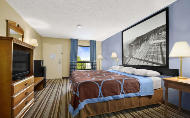 photo 5 of Super 8 by Wyndham Oxford (Alabama)