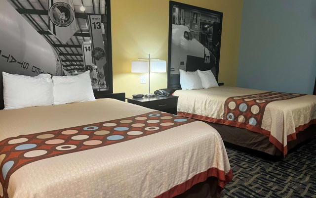 photo 2 of Super 8 by Wyndham Pasadena