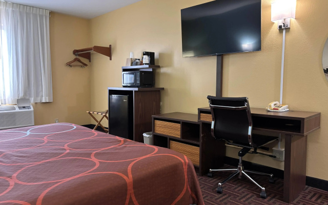 photo 2 of Super 8 by Wyndham Peoria