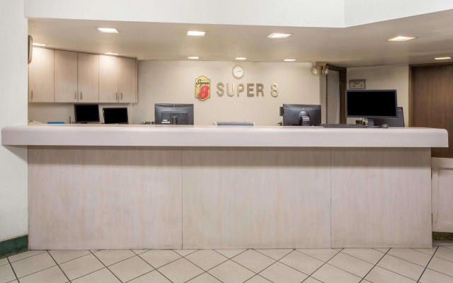 photo 2 of Super 8 By Wyndham Phoenix Metro North