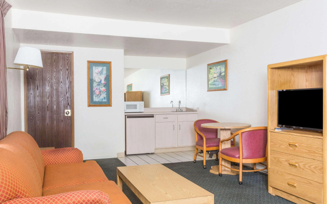 photo 5 of Super 8 By Wyndham Phoenix Metro North