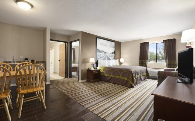 photo 2 of Super 8 By Wyndham Plainview