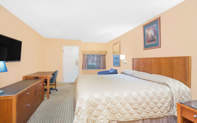 photo 5 of Super 8 By Wyndham Plainview