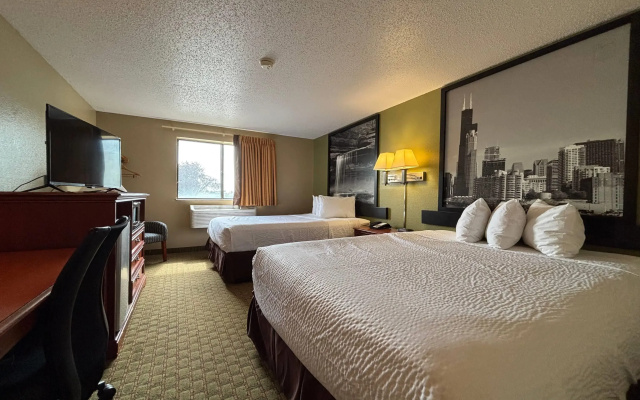 photo 4 of Super 8 by Wyndham Pontiac