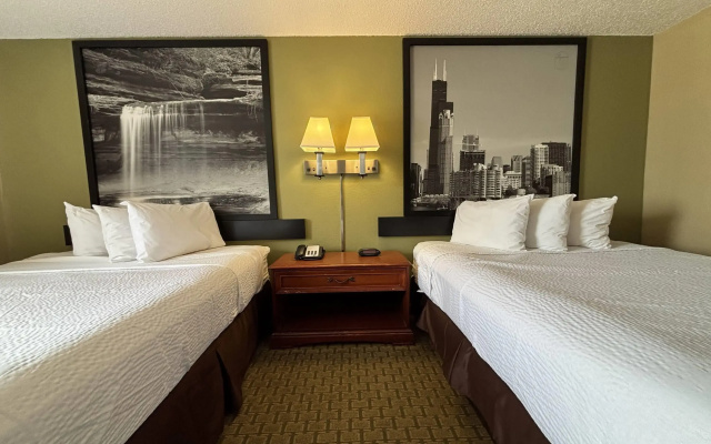 photo 5 of Super 8 by Wyndham Pontiac