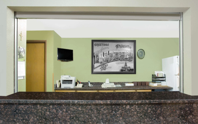 photo 2 of Super 8 By Wyndham Princeton