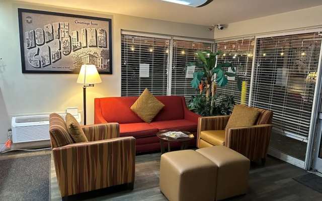 photo 2 of Super 8 Raleigh