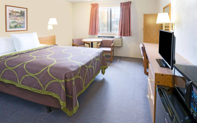 photo 4 of Super 8 Redmond