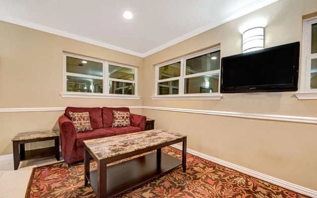 photo 2 of Super 8 by Wyndham Richardson Dallas
