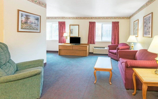 photo 3 of Super 8 by Wyndham Richfield/Cleveland