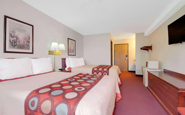 photo 4 of Super 8 by Wyndham Riverside/Kansas City