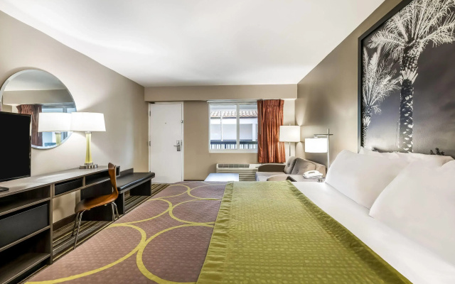 photo 3 of Super 8 by Wyndham Riviera Beach West Palm Beach