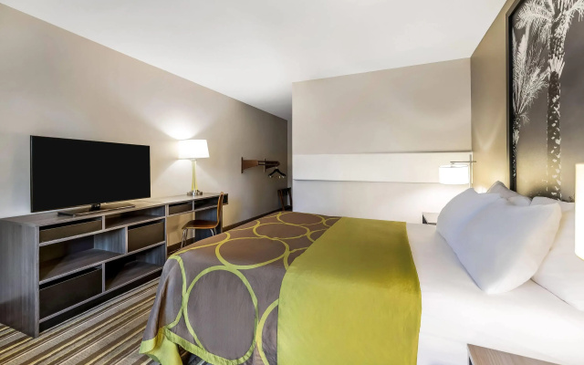 photo 4 of Super 8 by Wyndham Riviera Beach West Palm Beach