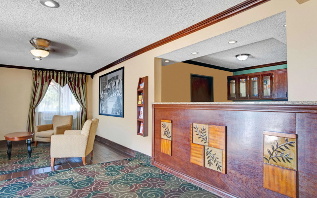 photo 2 of Super 8 by Wyndham Roseville/Detroit Area