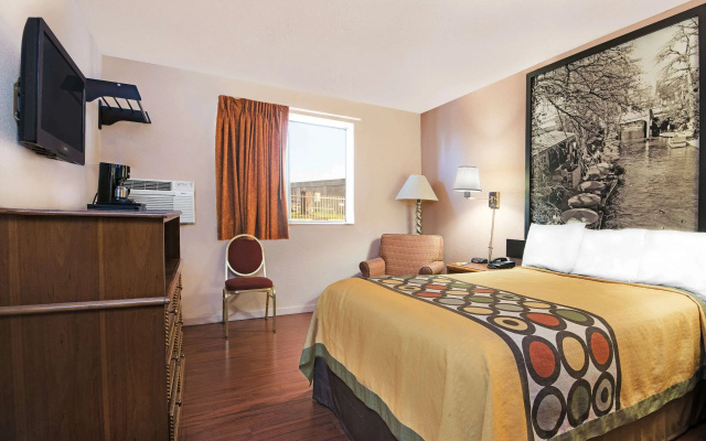photo 3 of Super 8 by Wyndham San Antonio/I-35 North