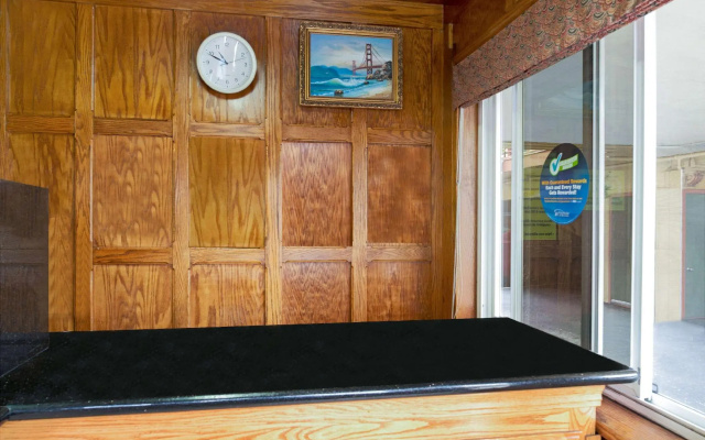 photo 2 of Signature Inn San Francisco Marina District