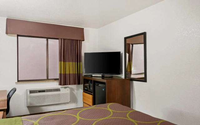 photo 2 of Super 8 Santa Rosa