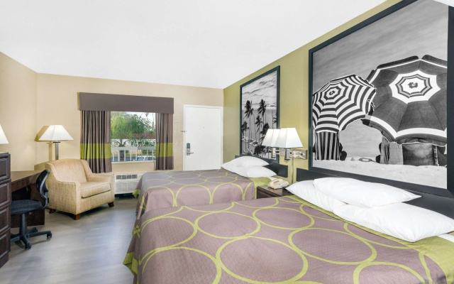 photo 3 of Super 8 by Wyndham Sarasota Near Siesta Key