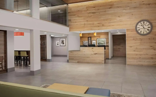photo 2 of Country Inn & Suites by Radisson, Seattle-Tacoma International Airport, WA