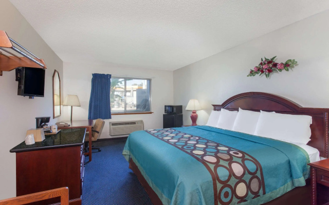 photo 3 of Super 8 by Wyndham Selma/Fresno Area