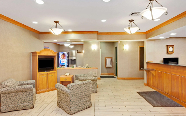 photo 2 of Super 8 by Wyndham South Bend