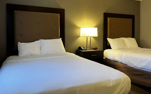 photo 3 of Econo Lodge Spring Lake near Fort Bragg