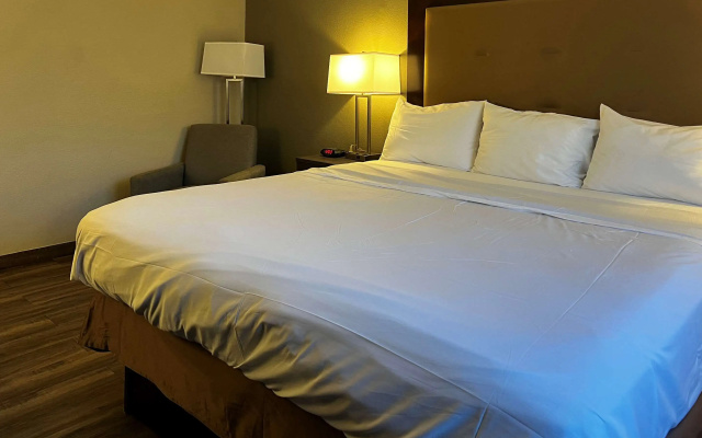 photo 5 of Econo Lodge Spring Lake near Fort Bragg