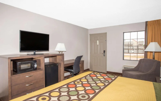 photo 4 of Super 8 by Wyndham Springdale AR