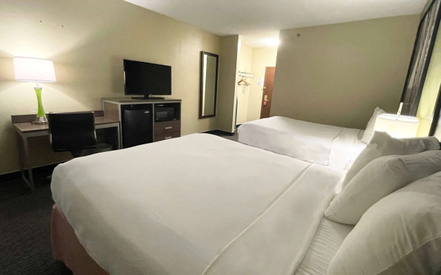 photo 4 of Super 8 by Wyndham St Charles