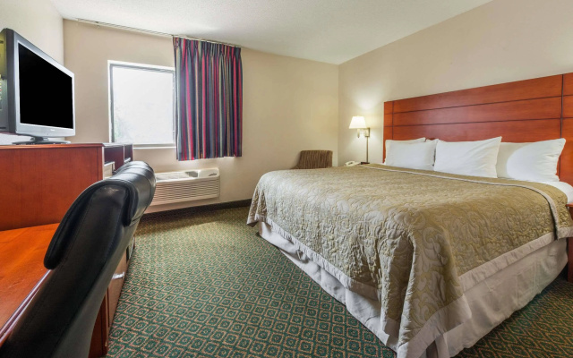 photo 4 of Super 8 St Charles