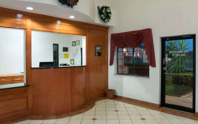 photo 2 of Super 8 by Wyndham Stafford Sugarland Area
