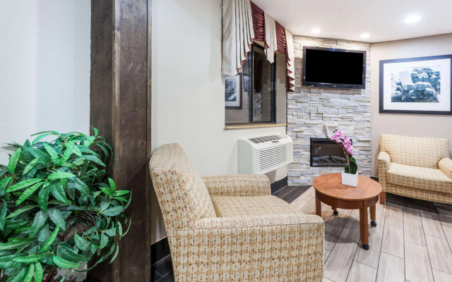photo 2 of Super 8 by Wyndham Sterling Heights/Detroit Area