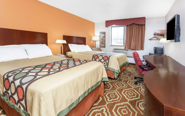 photo 3 of Super 8 by Wyndham Sterling Heights/Detroit Area