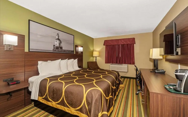 photo 3 of Super 8 Superior WI