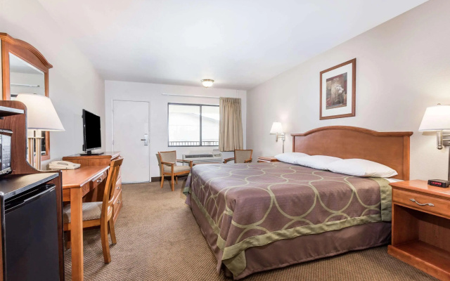 photo 2 of Super 8 by Wyndham Tempe/ASU/Airport