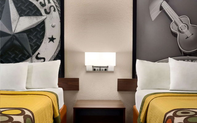 photo 3 of Super 8 by Wyndham Universal City