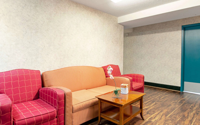 photo 3 of Econo Lodge