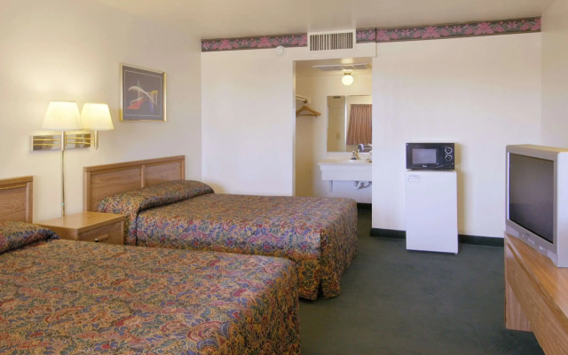 photo 2 of Super 8 By Wyndham Vernon