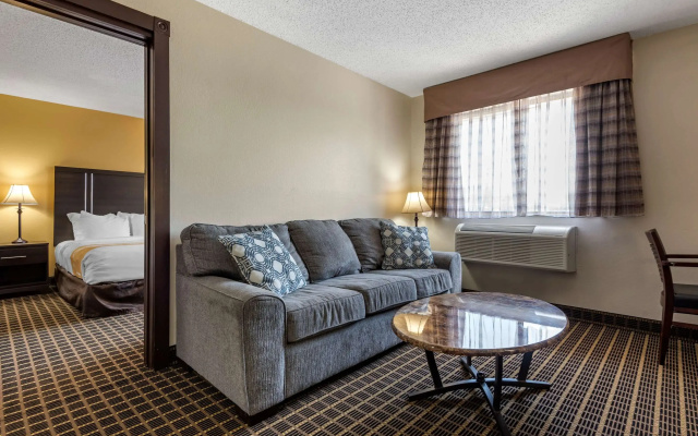 photo 3 of Quality Inn & Suites Warren