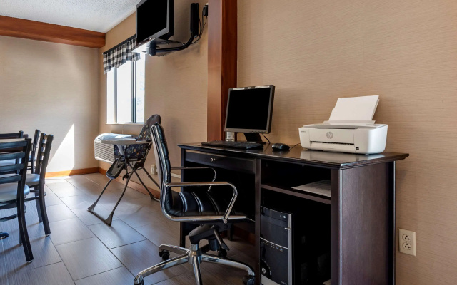 photo 4 of Quality Inn & Suites Warren